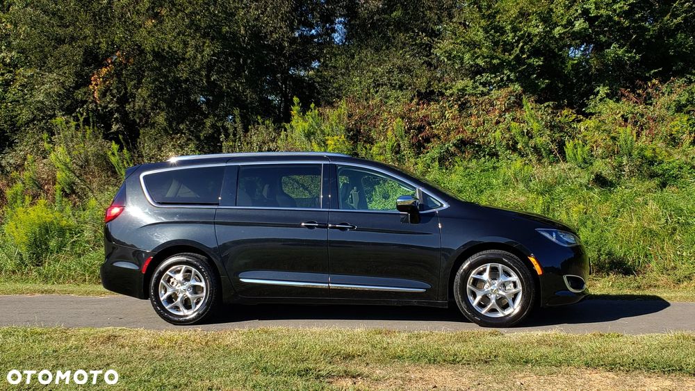 Chrysler Pacifica - 6