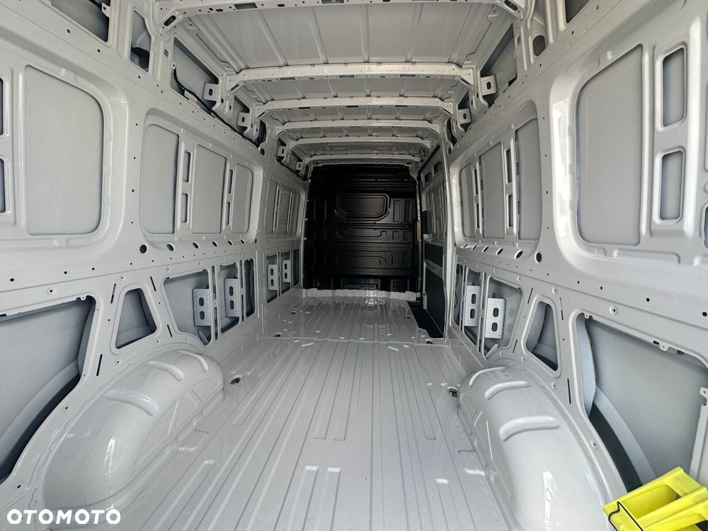 Volkswagen Crafter 35 2.0 TDI L4H3 4490 140 KM - 22