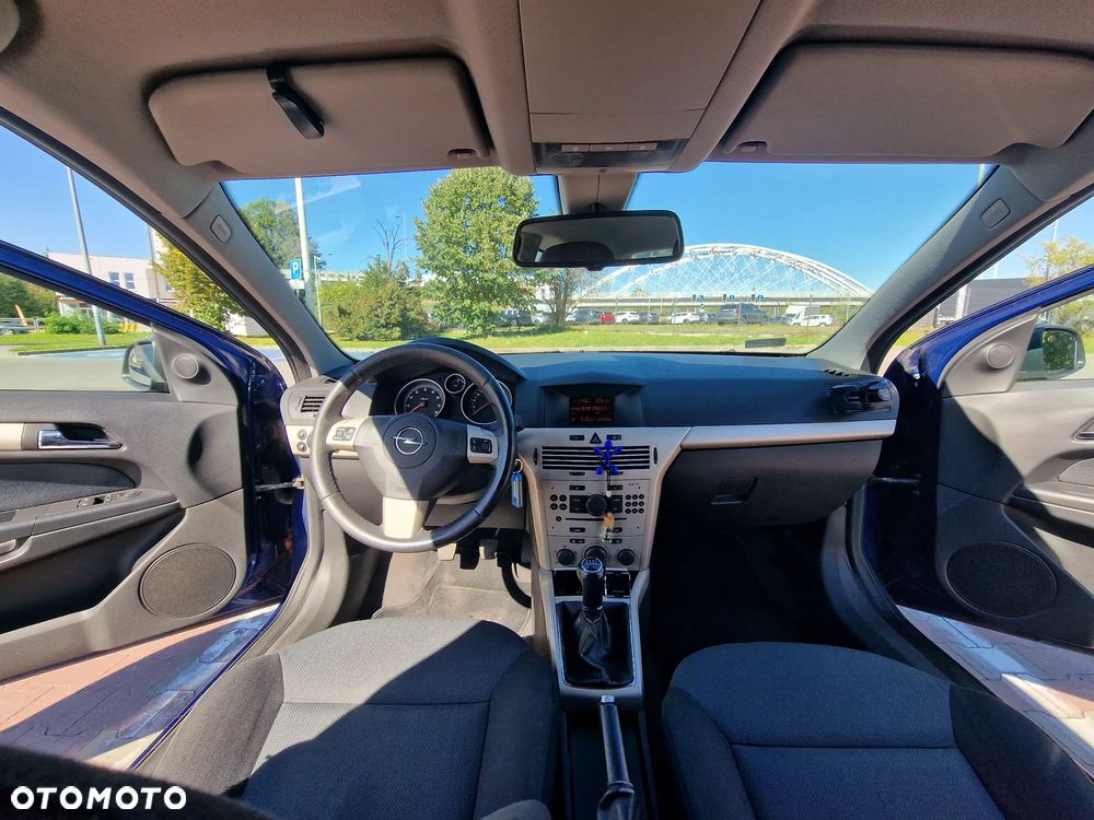 Opel Astra GTC 1.6 - 12