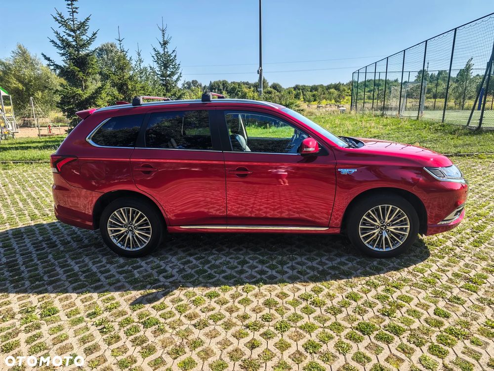 Mitsubishi Outlander - 2