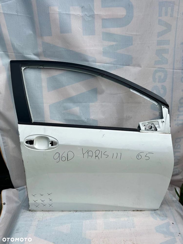 Drzwi Toyota Yaris III 2011-2020r. przód prawy - 1