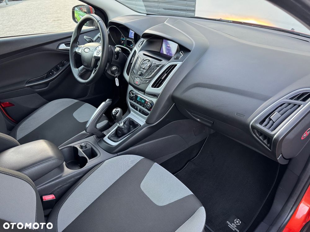 Ford Focus 1.6 TDCi DPF Champions Edition - 26