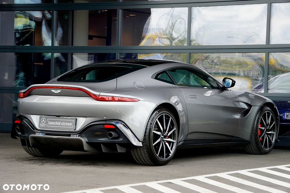 Aston Martin Vantage - 7
