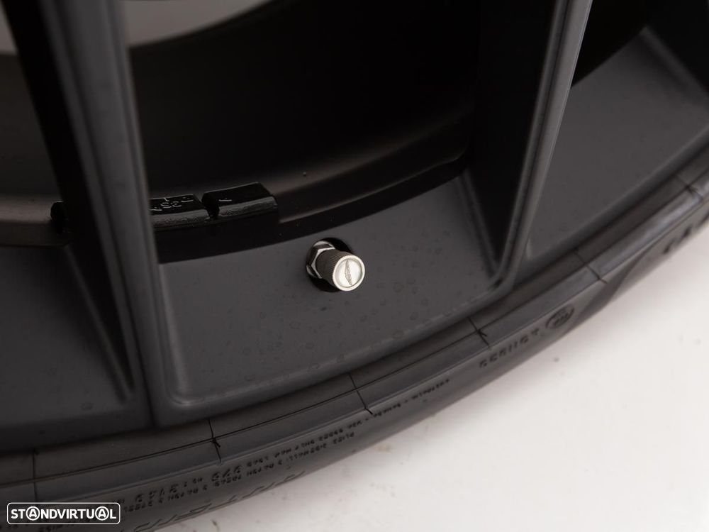 Aston Martin DBX 707 - 36