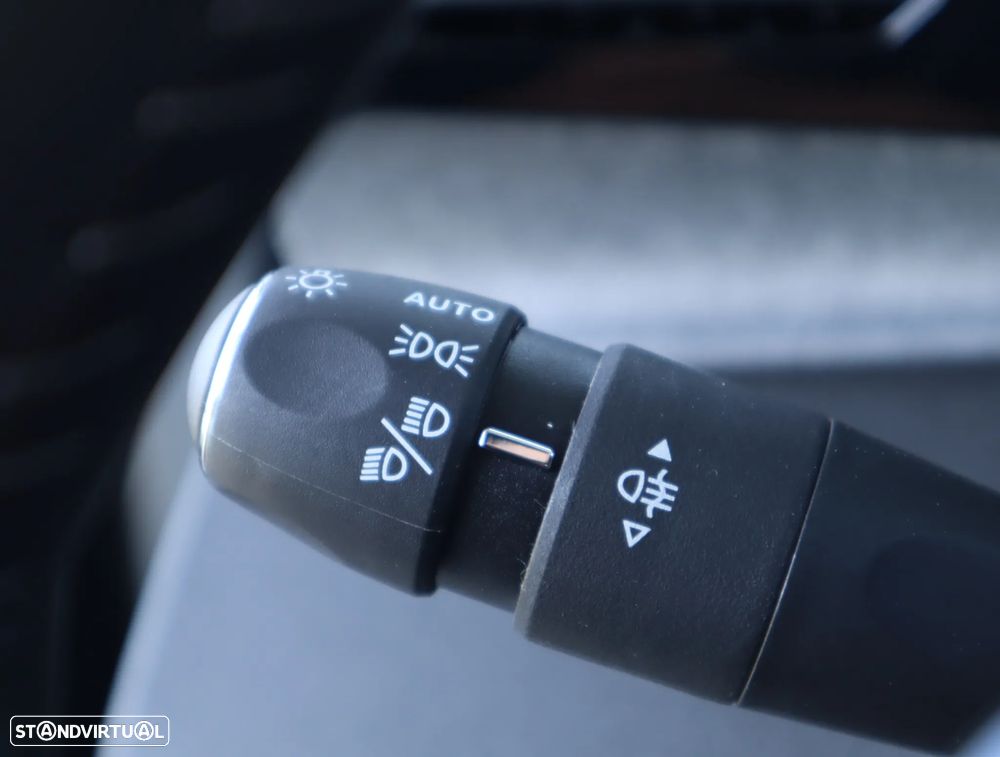 Peugeot e-308 156 Allure - 37