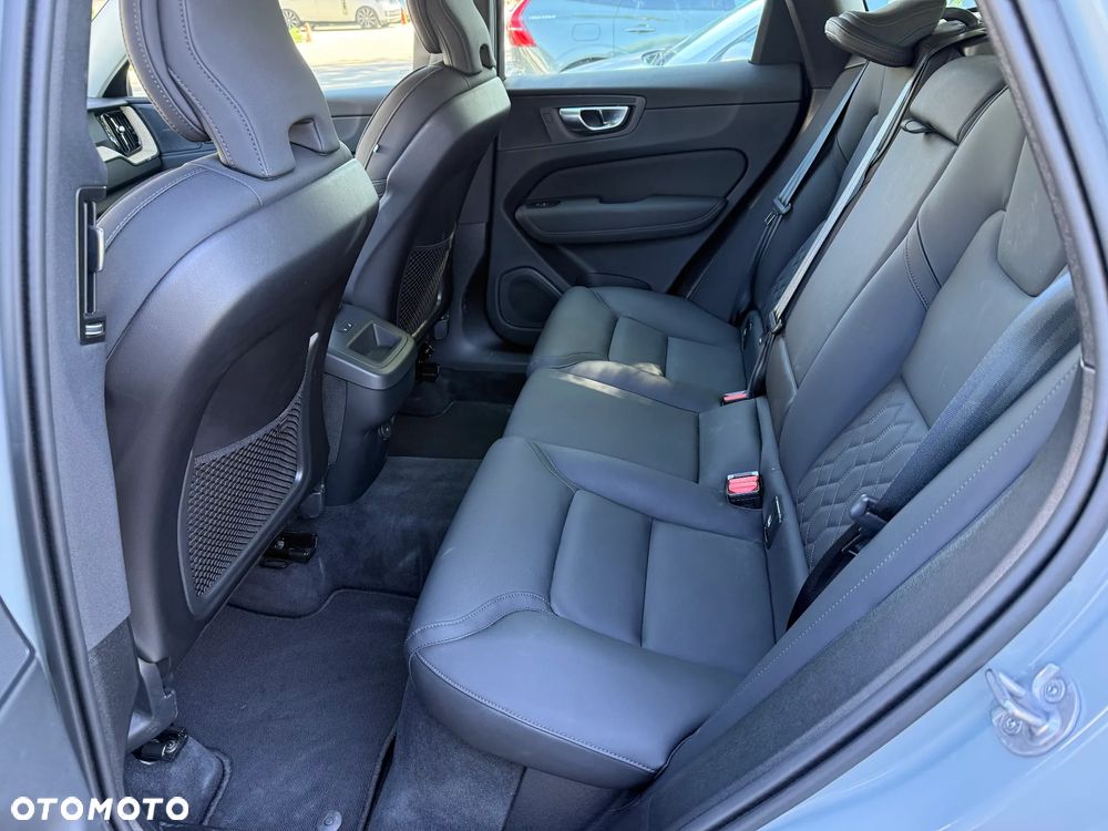 Volvo XC 60 B5 B AWD Plus Dark - 12
