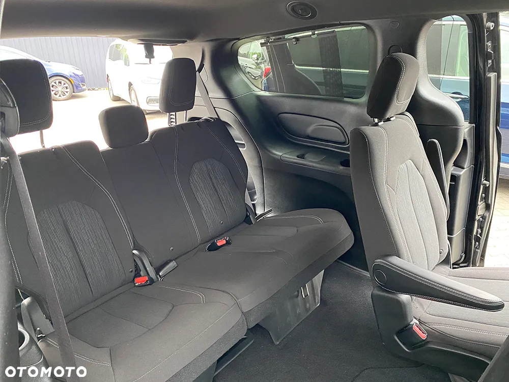 Chrysler Pacifica - 19