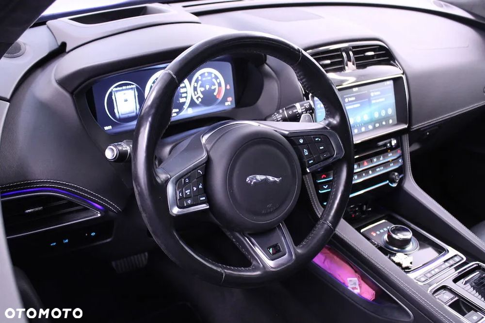 Jaguar F-Pace - 6