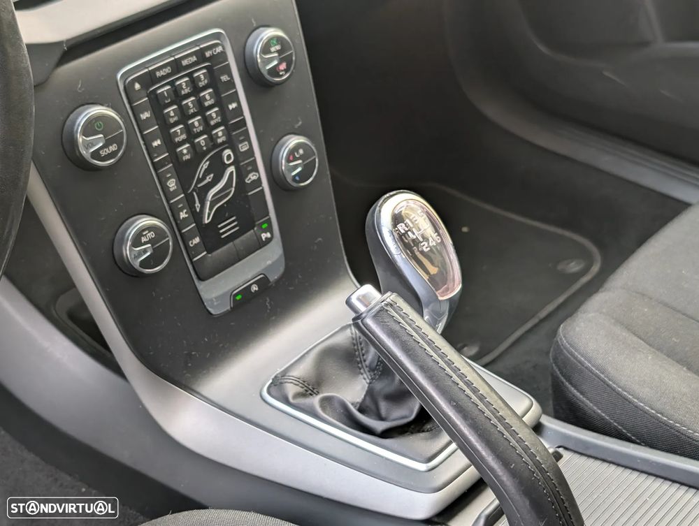 Volvo V40 D2 Momentum - 13