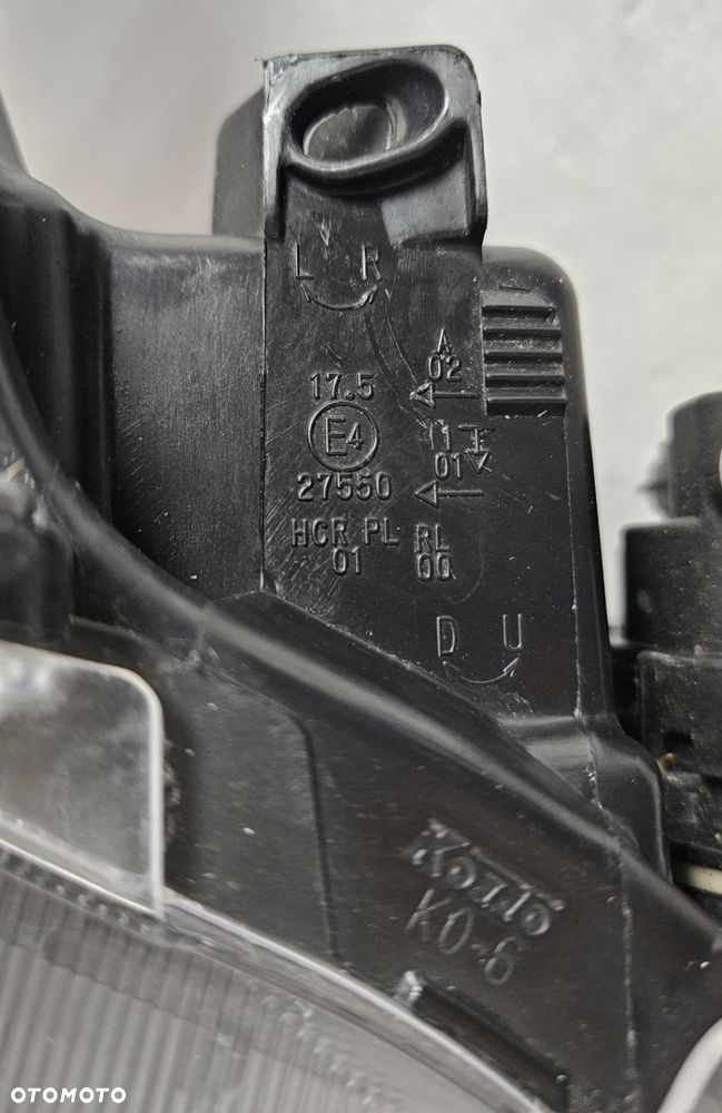 LAMPA PRAWA ZWYKŁA SOCZEWKA TOYOTA YARIS IV 2019- - 10