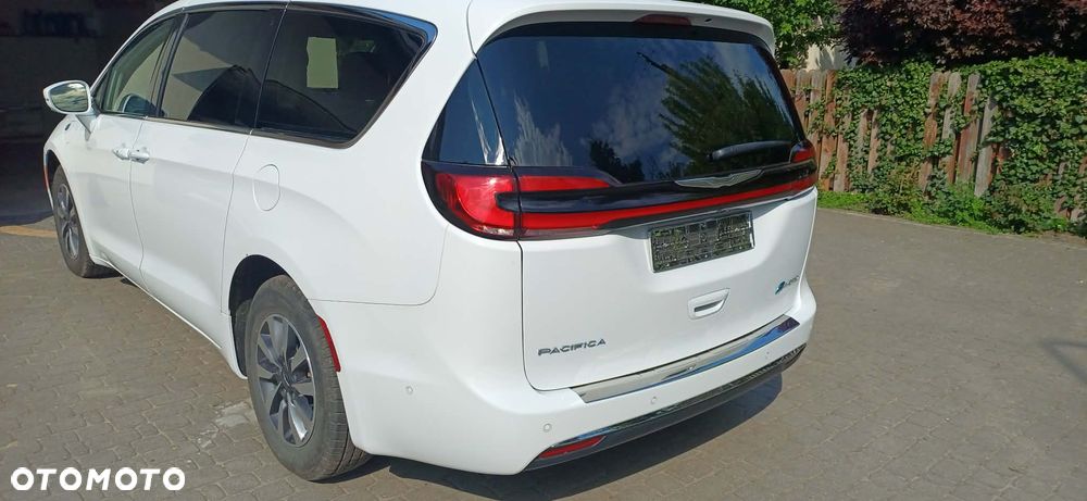 Chrysler Pacifica - 2