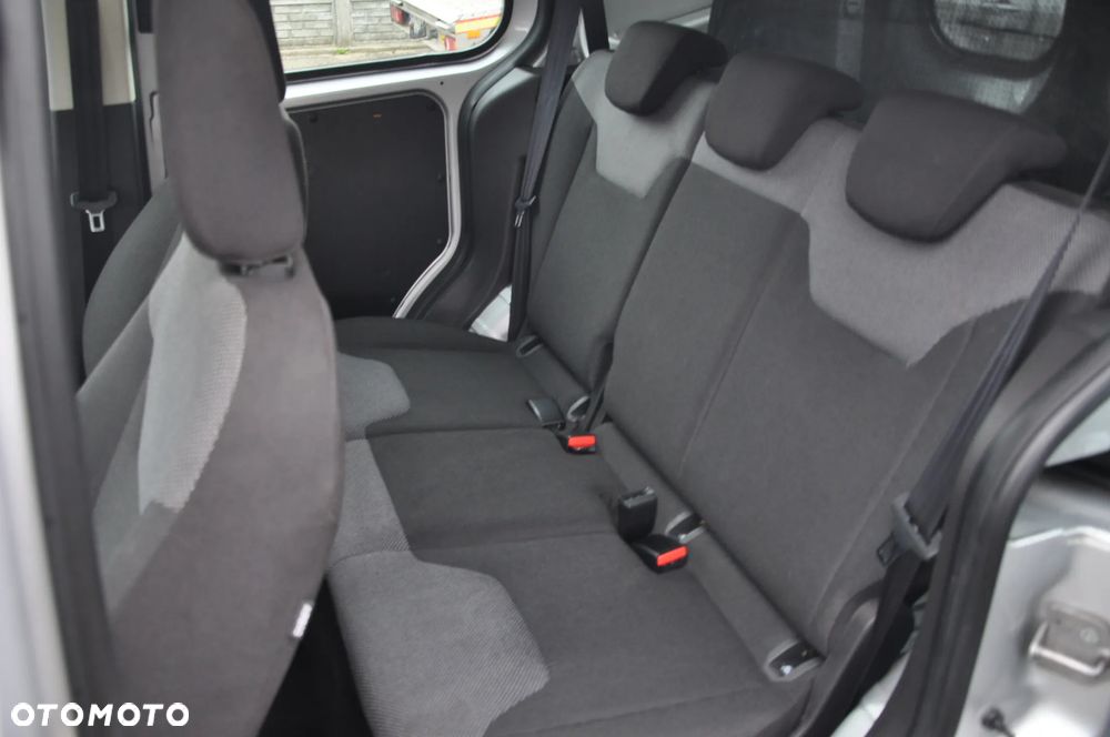 Ford Transit Courier - 11