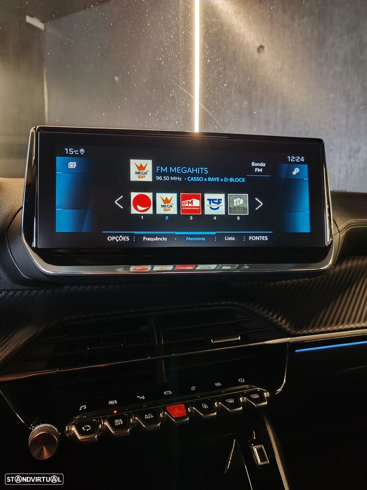 Peugeot 2008 1.5 BlueHDi GT EAT8 - 18