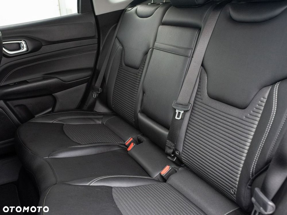 Jeep Compass - 26