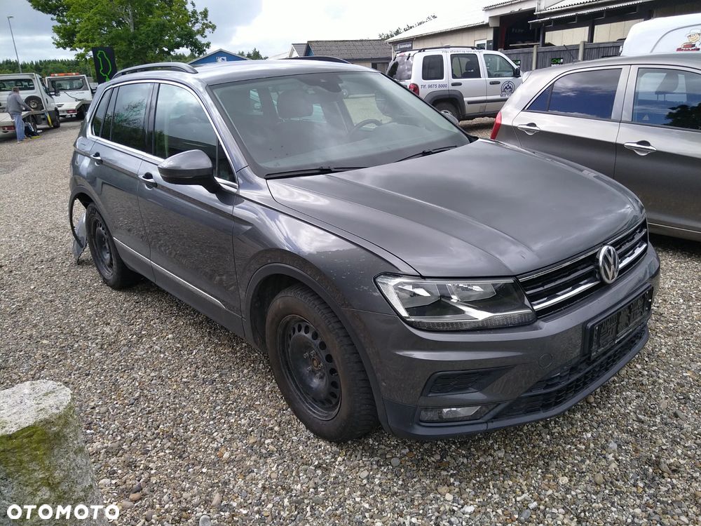 Volkswagen Tiguan - 1