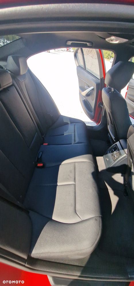 BMW Seria 3 320i Sport Line - 31