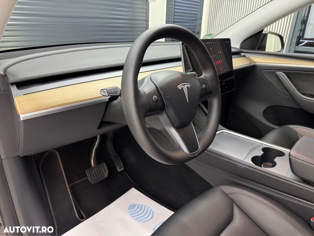 Tesla Model Y Long Range Dual Motor AWD - 10