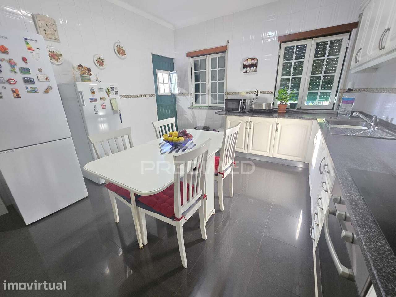 Moradia T5 | Elegância, Espaço e Conforto - Grande imagem: 2/37