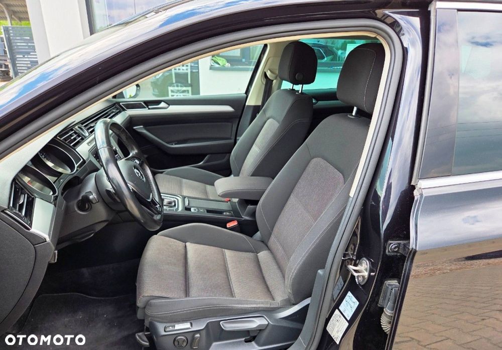 Volkswagen Passat - 23