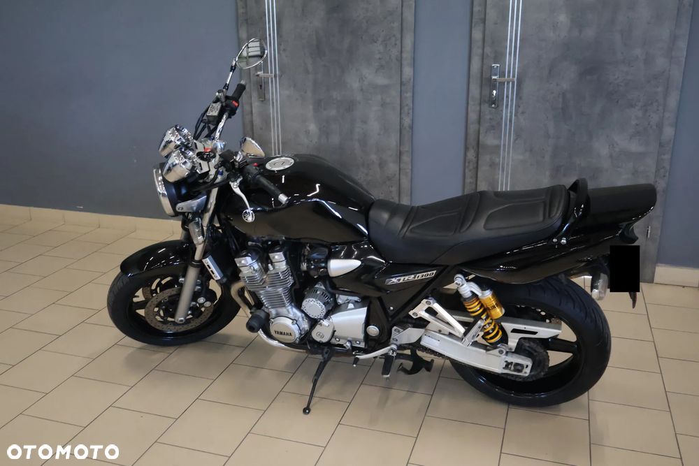 Yamaha XJR - 16