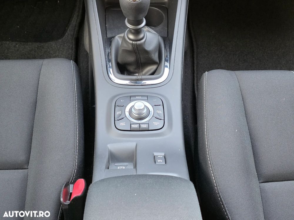 Renault Megane ENERGY TCe 115 Start & Stop Paris Business - 17