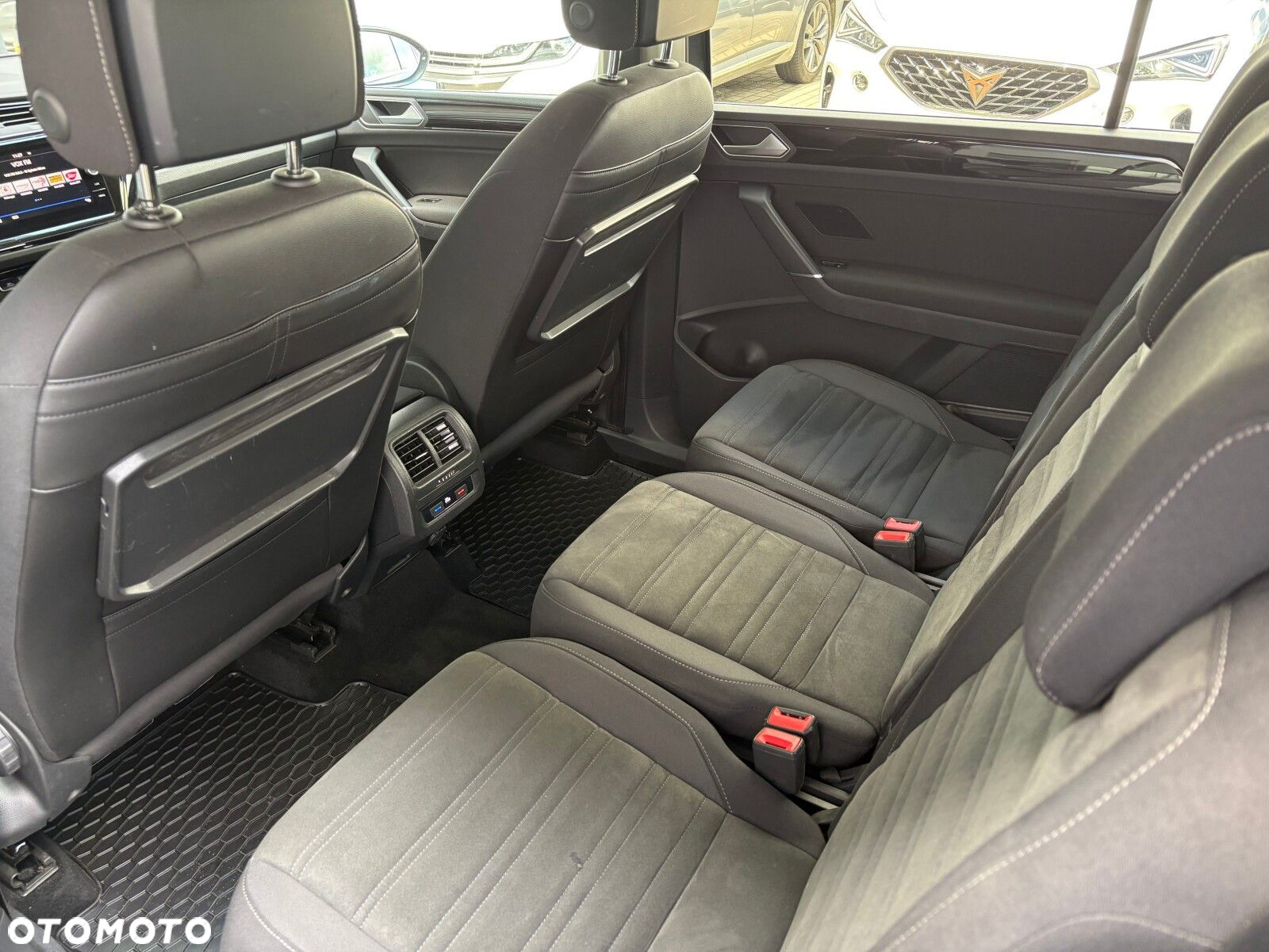Volkswagen Touran - 14