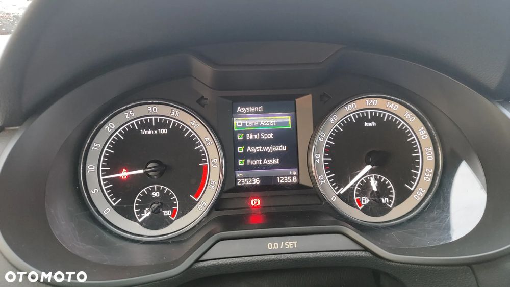 Skoda Octavia 2.0 TDI DSG Premium Edition - 23