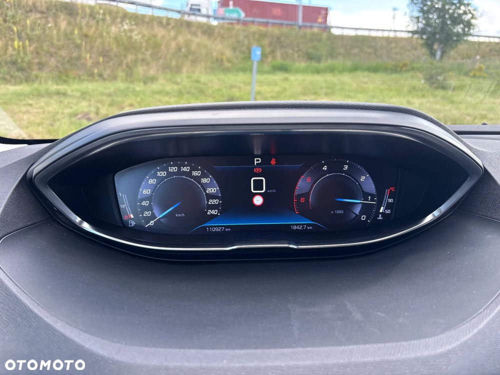 Peugeot 5008 BlueHDI 130 EAT8 Active Business-Paket - 24