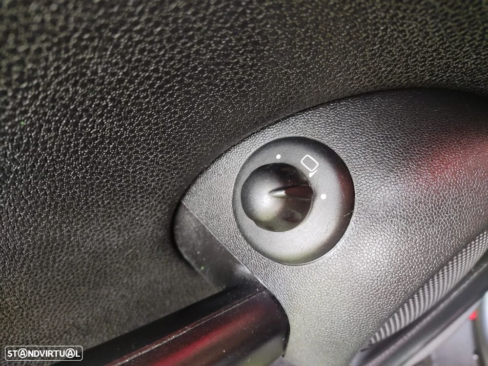 MINI 3 Portas Cooper D - 16