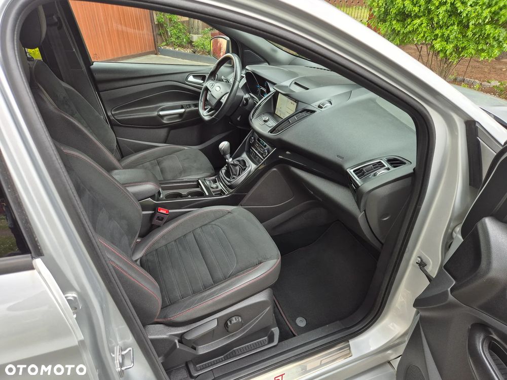 Ford Kuga 2.0 TDCi 4x4 ST-Line - 6