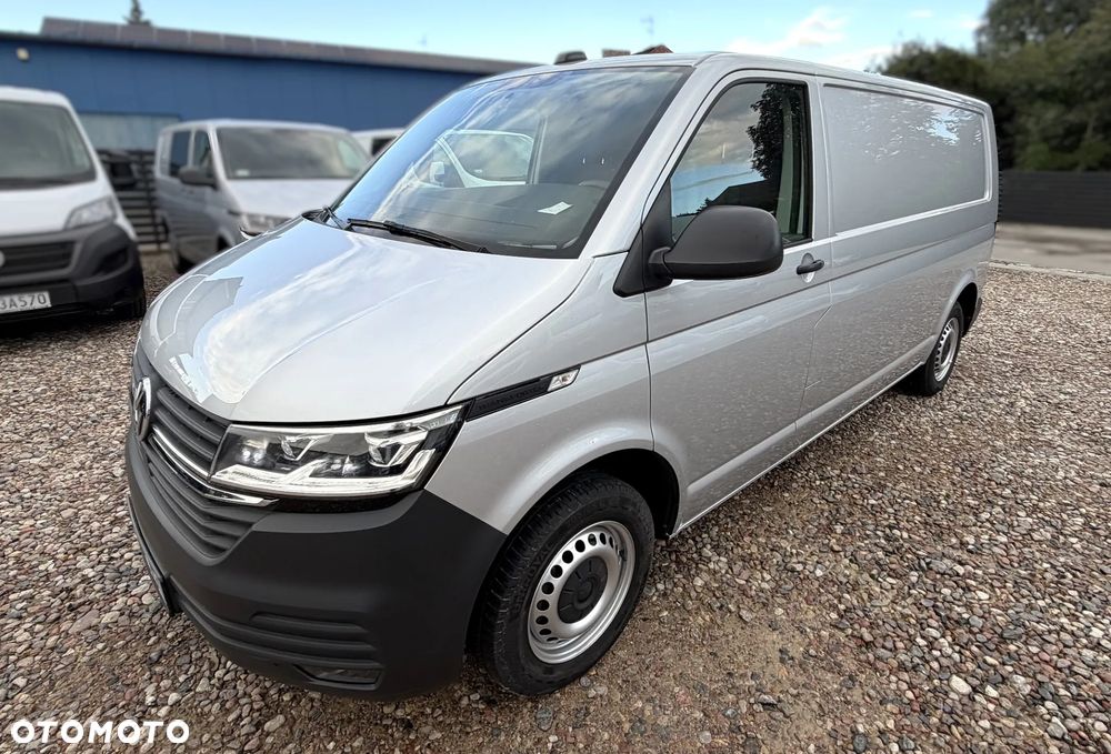 Volkswagen TRANSPORTER T6 VAN 3os. L2H1 Long MAXI WZMOCNIONY DMC3.2t. Ładowność 1242kg, Paka 3m, Homologacja VAT-1, Reflektory LED DIODOWE, Lampy tył LED, Kamera, Czujniki, Dogrzewanie Webasto 5kW, Automatyczne światła, Mocny silnik 2.0TDI DNA 150KM 6cio biegowa skrzynia biegów! Kolor srebrny Reflex Metalik, ZABUDOWA ładowni wraz z podsufitką i oś. LED! Fabryczny alarm, Przebieg tylko 53tys.km! - 33
