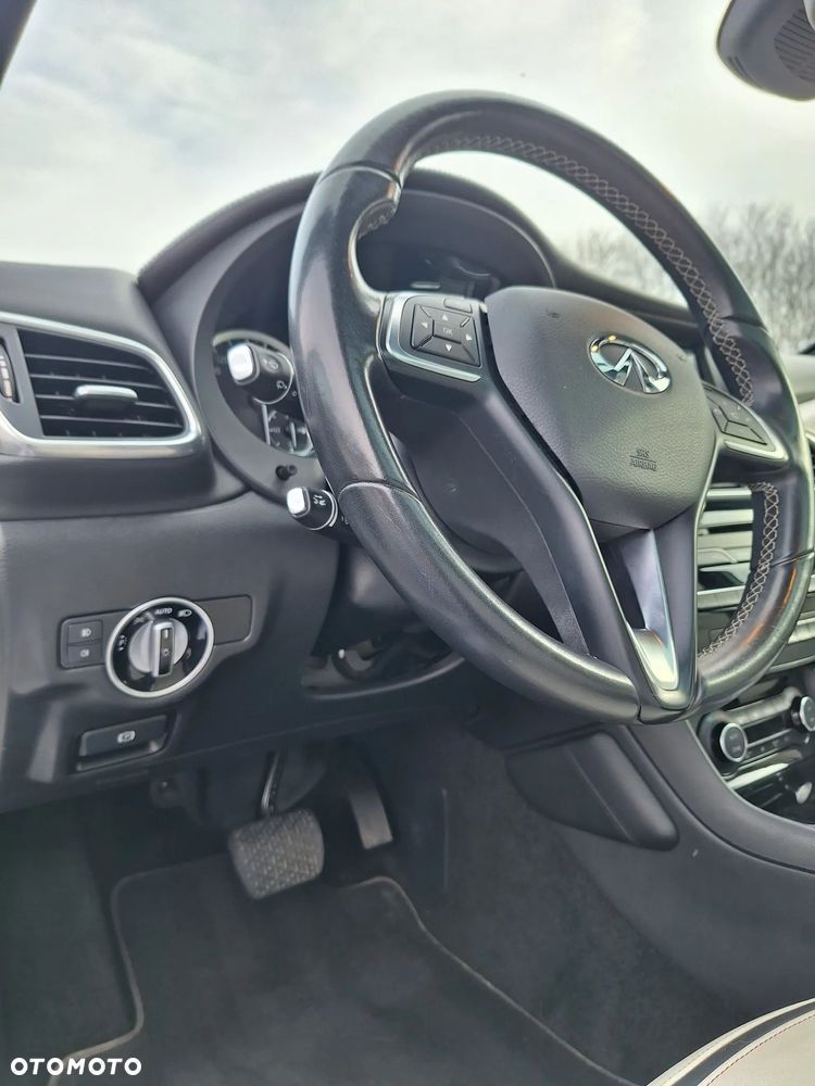 Infiniti Q30 1.6t Premium 7DCT - 21