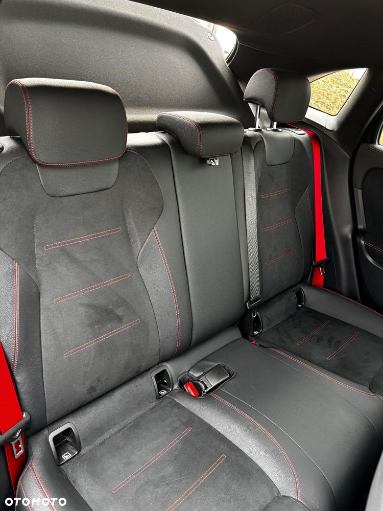 Mercedes-Benz GLA - 14