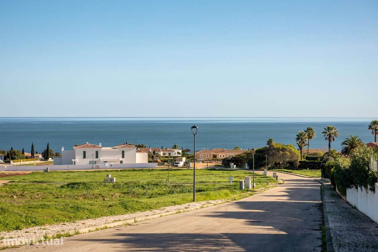 Lote Privilegiado com Vista Panorâmica Sobre o Mar - Grande imagem: 3/15