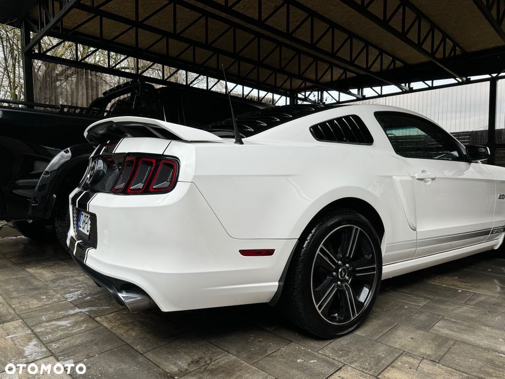 Ford Mustang - 4