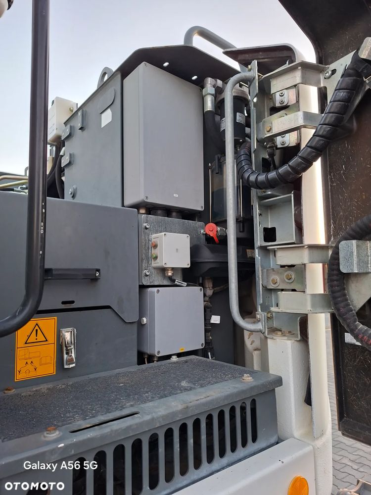 Liebherr A910 Compact Rok 2016 - 6