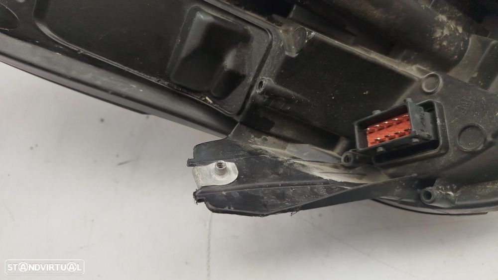 Ótica / farol esquerda OPEL Corsa E - 5