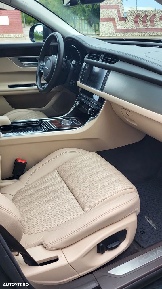 Jaguar XF - 7