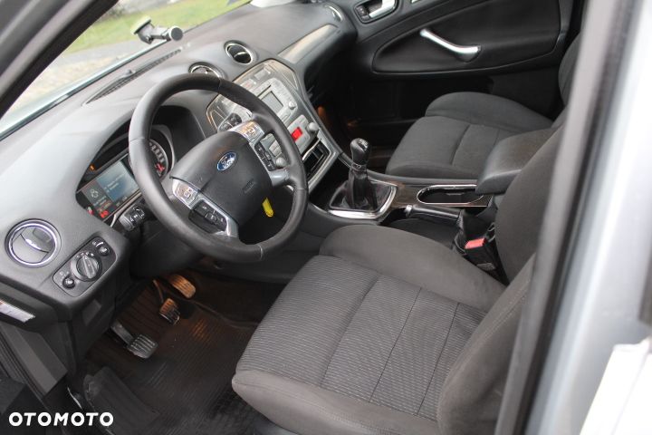 Ford Mondeo 2.0 Ambiente - 11