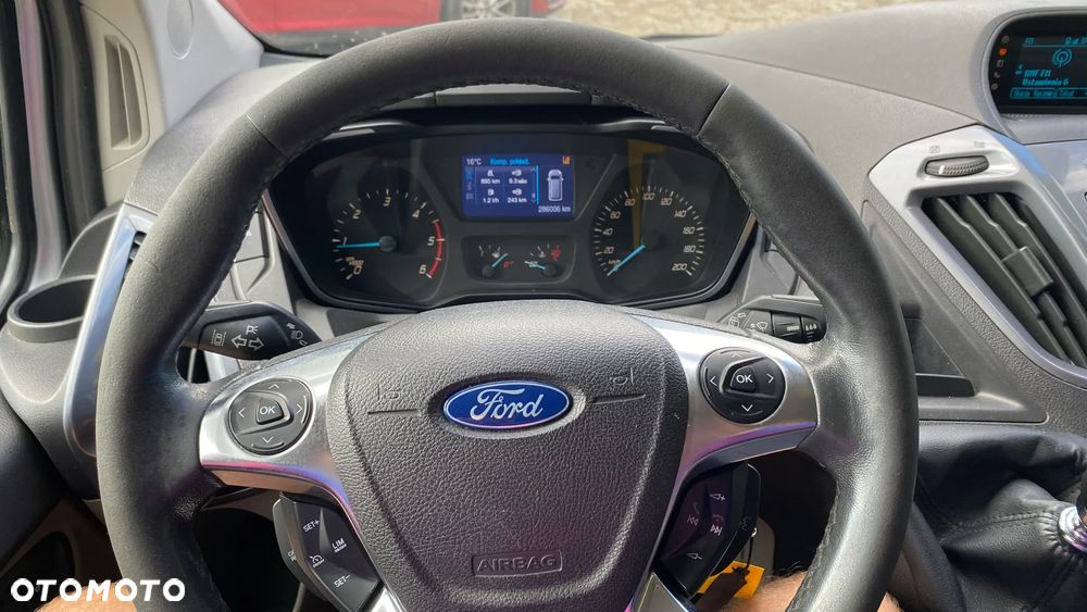 Ford Tourneo Custom - 19