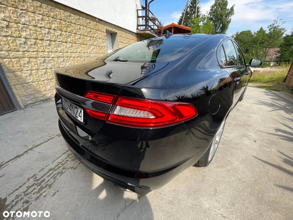 Jaguar XF - 10