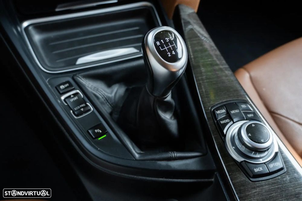 BMW 320 d xDrive Line Luxury - 22