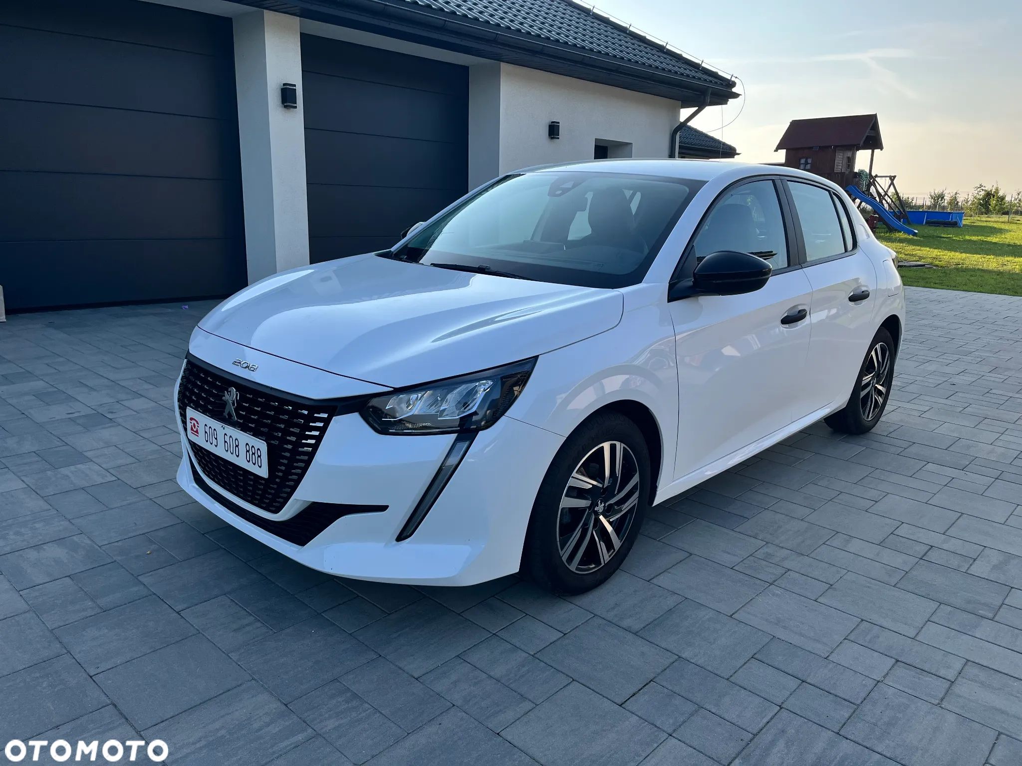 Peugeot 208 - 1