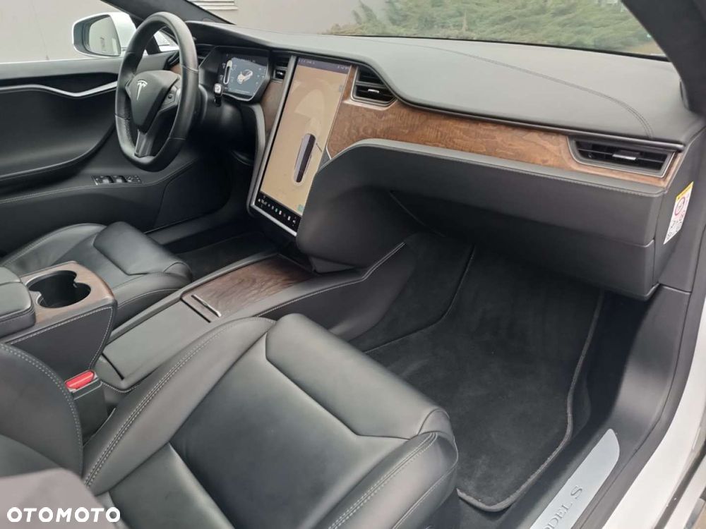 Tesla Model S - 35