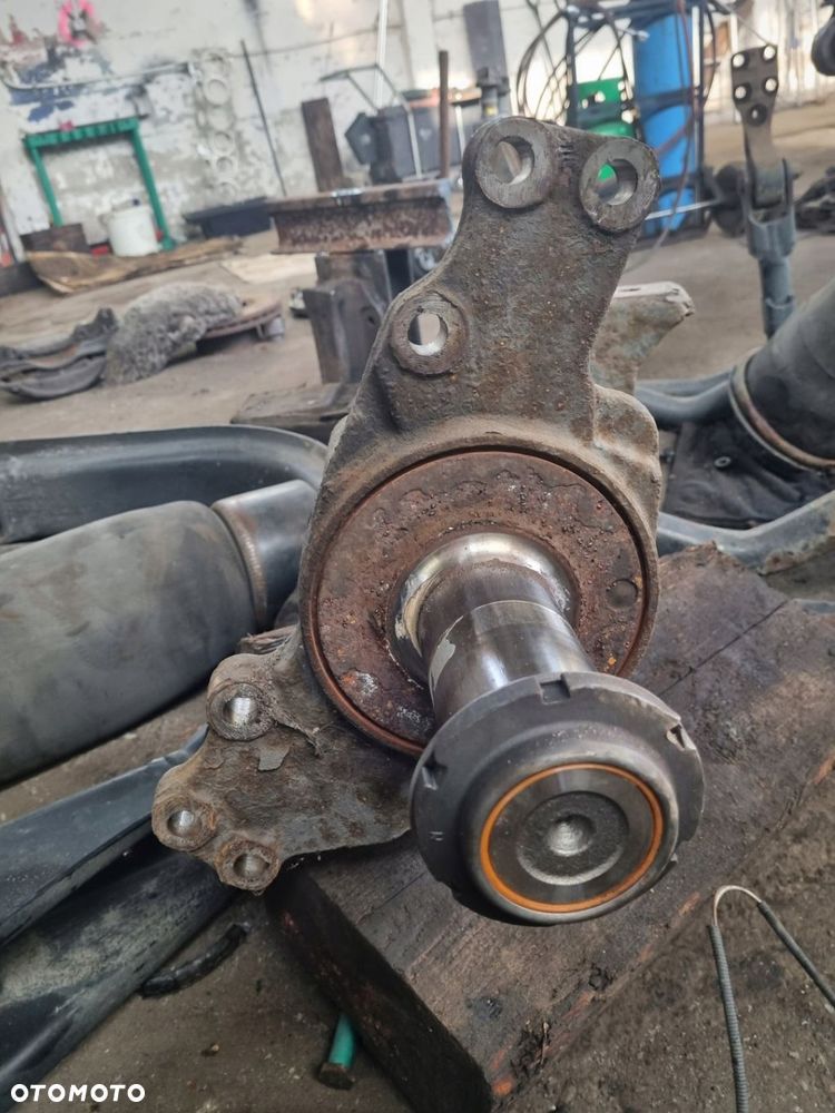 ZWROTNICA PRAWA OSI PODNOSZONEJ WLECZONEJ MAN TGX TGS 6X2 BDF - 1