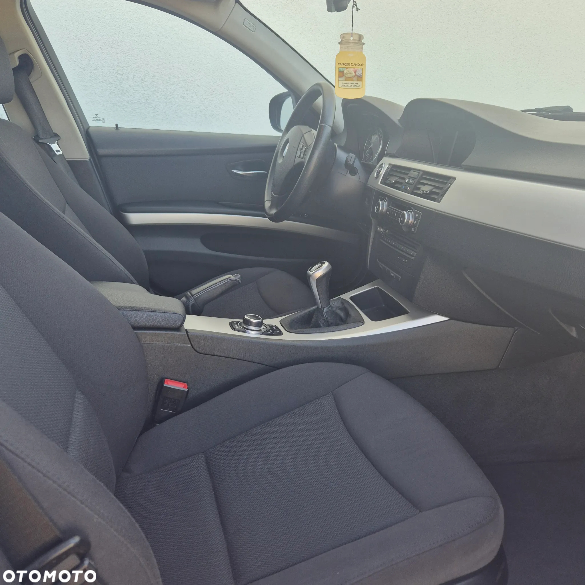 BMW Seria 3 318d Luxury Line EU6 - 17