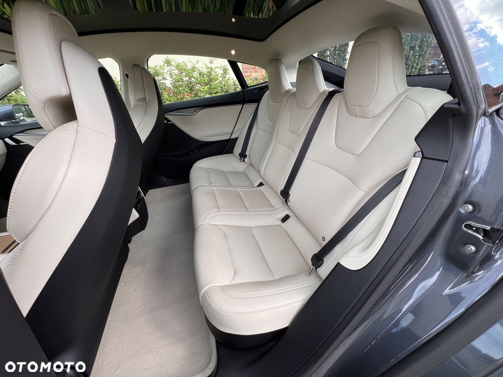 Tesla Model S - 19