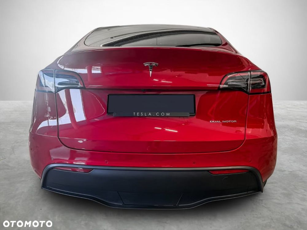 Tesla Model Y - 18