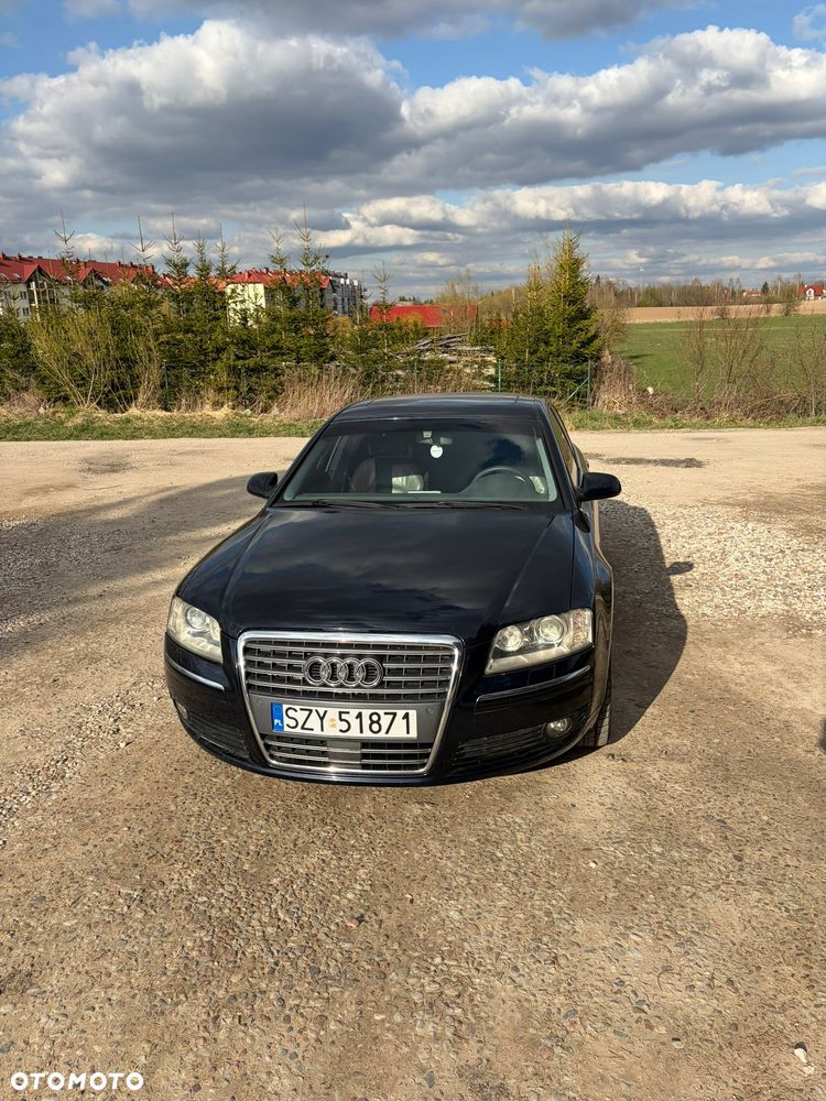 Audi A8 6.0 L Quattro - 1