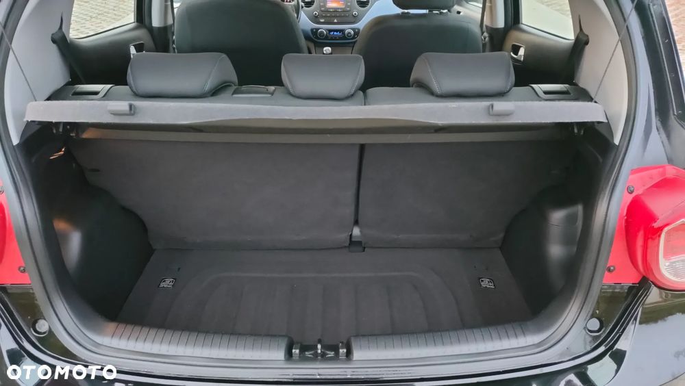 Hyundai i10 1.0 Fifa World Cup Edition - 15